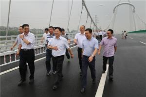 市委常委、常務(wù)副市長楊建新一行視察浮玉大橋