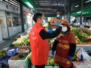 嚴(yán)防嚴(yán)控 共抗疫情：房總?cè)嗽谛袆?dòng)！